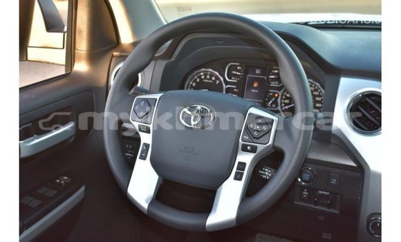 Acheter Import Voiture Toyota Tundra Blanc à Import - Dubai, Kampot Province Acheter Import Voiture Toyota Tundra Blanc à Import - Dubai, Kampot Province