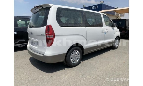 Acheter Import Voiture Hyundai Accent Blanc à Import - Dubai, Kampot Province Acheter Import Voiture Hyundai Accent Blanc à Import - Dubai, Kampot Province