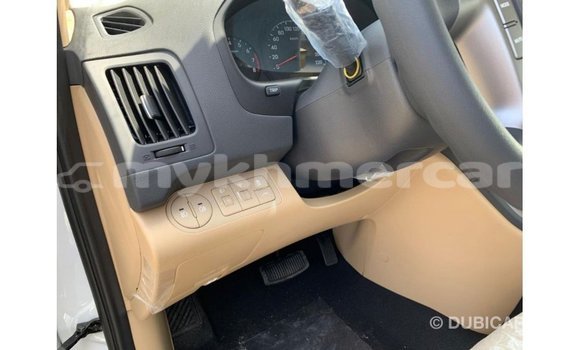 Acheter Import Voiture Hyundai Accent Blanc à Import - Dubai, Kampot Province Acheter Import Voiture Hyundai Accent Blanc à Import - Dubai, Kampot Province