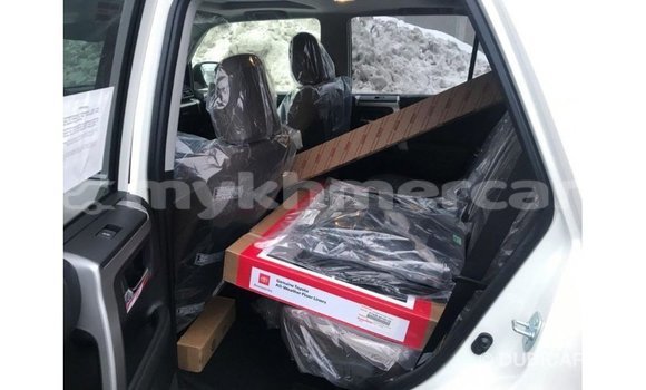 Acheter Import Utilitaire Toyota HiAce Blanc à Import - Dubai, Kampot Province Acheter Import Utilitaire Toyota HiAce Blanc à Import - Dubai, Kampot Province