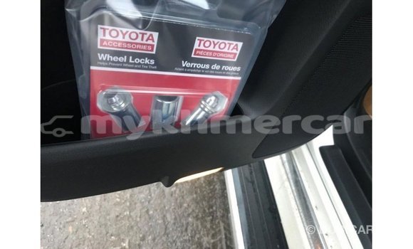 Acheter Import Utilitaire Toyota HiAce Blanc à Import - Dubai, Kampot Province Acheter Import Utilitaire Toyota HiAce Blanc à Import - Dubai, Kampot Province