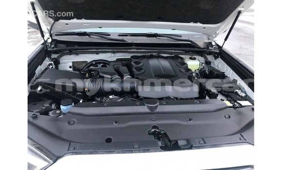 Acheter Import Utilitaire Toyota HiAce Blanc à Import - Dubai, Kampot Province Acheter Import Utilitaire Toyota HiAce Blanc à Import - Dubai, Kampot Province