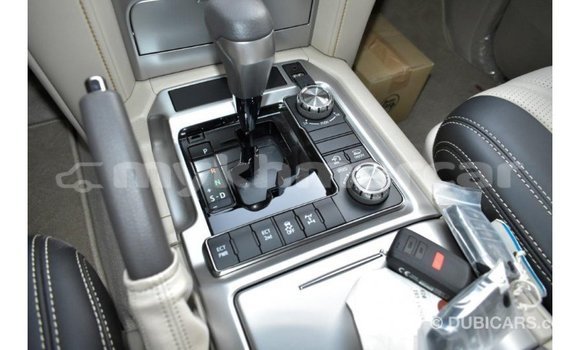 Acheter Import Voiture Toyota Land Cruiser Blanc à Import - Dubai, Kampot Province Acheter Import Voiture Toyota Land Cruiser Blanc à Import - Dubai, Kampot Province