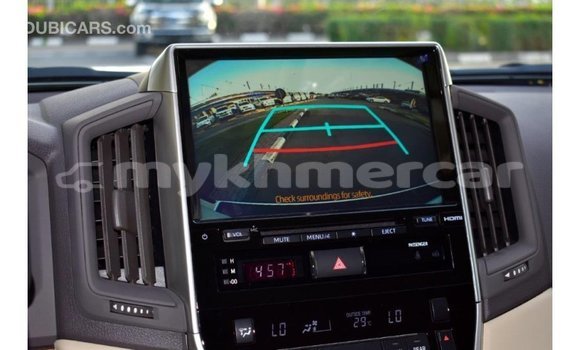 Acheter Import Voiture Toyota Land Cruiser Blanc à Import - Dubai, Kampot Province Acheter Import Voiture Toyota Land Cruiser Blanc à Import - Dubai, Kampot Province