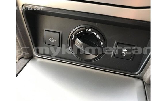 Acheter Import Voiture Toyota Prado Blanc à Import - Dubai, Kampot Province Acheter Import Voiture Toyota Prado Blanc à Import - Dubai, Kampot Province