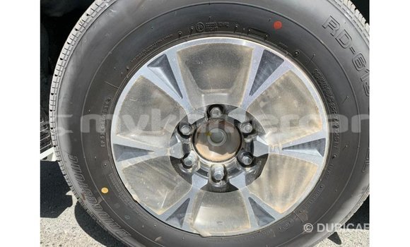 Acheter Import Voiture Toyota Hiace Blanc à Import - Dubai, Kampot Province Acheter Import Voiture Toyota Hiace Blanc à Import - Dubai, Kampot Province