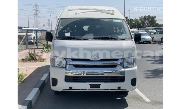 Acheter Import Voiture Toyota Hiace Blanc à Import - Dubai, Kampot Province Acheter Import Voiture Toyota Hiace Blanc à Import - Dubai, Kampot Province