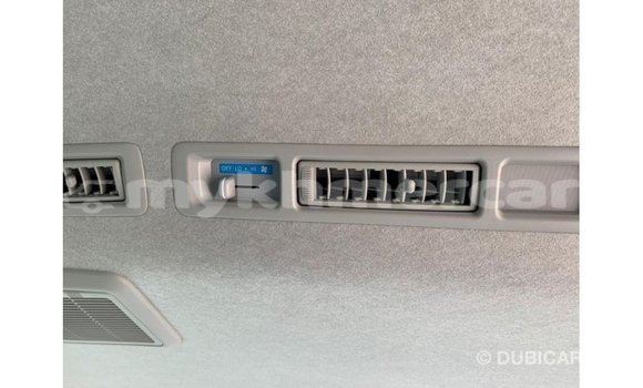 Acheter Import Voiture Toyota Hiace Blanc à Import - Dubai, Kampot Province Acheter Import Voiture Toyota Hiace Blanc à Import - Dubai, Kampot Province