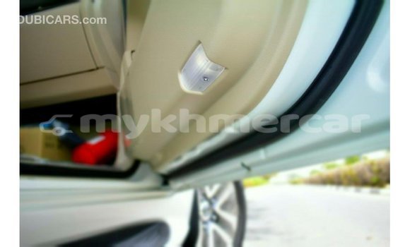 Acheter Import Voiture Toyota Land Cruiser Blanc à Import - Dubai, Kampot Province Acheter Import Voiture Toyota Land Cruiser Blanc à Import - Dubai, Kampot Province