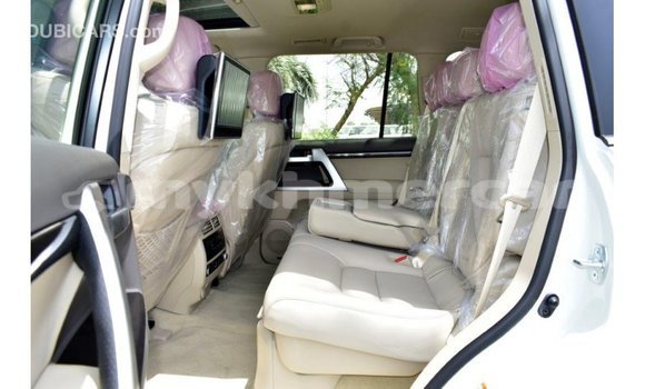 Acheter Import Voiture Toyota Land Cruiser Blanc à Import - Dubai, Kampot Province Acheter Import Voiture Toyota Land Cruiser Blanc à Import - Dubai, Kampot Province