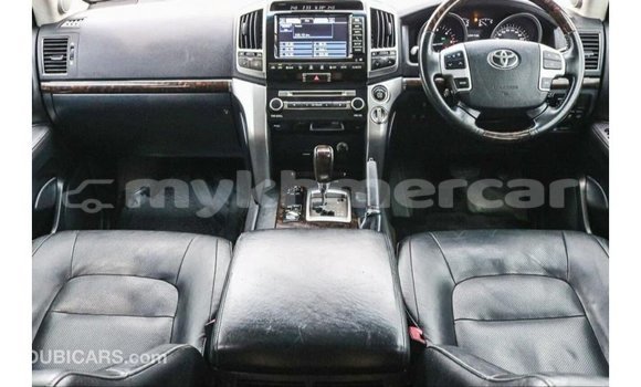 Acheter Import Voiture Toyota Land Cruiser Blanc à Import - Dubai, Kampot Province Acheter Import Voiture Toyota Land Cruiser Blanc à Import - Dubai, Kampot Province