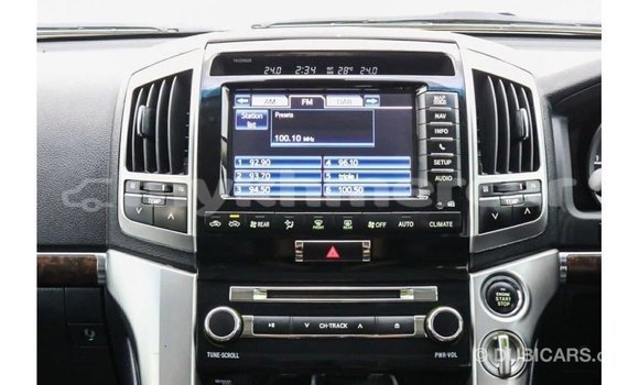 Acheter Import Voiture Toyota Land Cruiser Blanc à Import - Dubai, Kampot Province Acheter Import Voiture Toyota Land Cruiser Blanc à Import - Dubai, Kampot Province