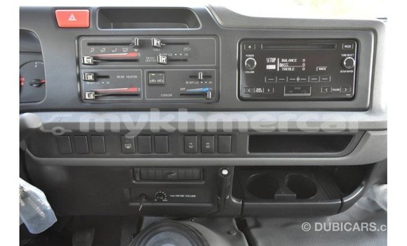 Acheter Import Voiture Toyota Coaster Blanc à Import - Dubai, Kampot Province Acheter Import Voiture Toyota Coaster Blanc à Import - Dubai, Kampot Province