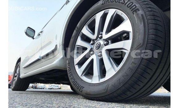 Acheter Import Voiture Toyota Land Cruiser Blanc à Import - Dubai, Kampot Province Acheter Import Voiture Toyota Land Cruiser Blanc à Import - Dubai, Kampot Province