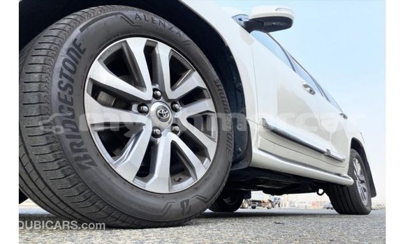 Acheter Import Voiture Toyota Land Cruiser Blanc à Import - Dubai, Kampot Province Acheter Import Voiture Toyota Land Cruiser Blanc à Import - Dubai, Kampot Province