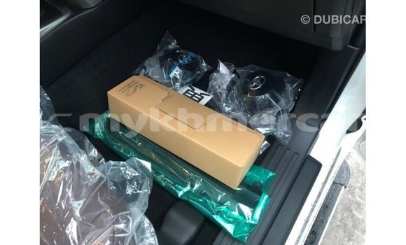 Acheter Import Utilitaire Toyota HiAce Blanc à Import - Dubai, Kampot Province Acheter Import Utilitaire Toyota HiAce Blanc à Import - Dubai, Kampot Province