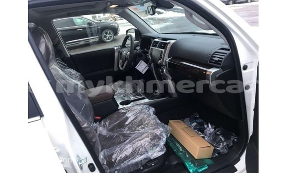 Acheter Import Utilitaire Toyota HiAce Blanc à Import - Dubai, Kampot Province Acheter Import Utilitaire Toyota HiAce Blanc à Import - Dubai, Kampot Province