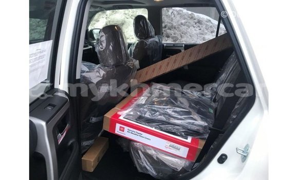 Acheter Import Utilitaire Toyota HiAce Blanc à Import - Dubai, Kampot Province Acheter Import Utilitaire Toyota HiAce Blanc à Import - Dubai, Kampot Province