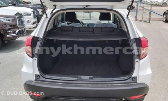 Acheter Import Moto Honda C Blanc à Import - Dubai, Kampot Province Acheter Import Moto Honda C Blanc à Import - Dubai, Kampot Province