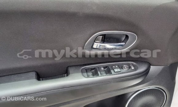 Acheter Import Moto Honda C Blanc à Import - Dubai, Kampot Province Acheter Import Moto Honda C Blanc à Import - Dubai, Kampot Province