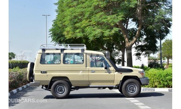 Acheter Import Voiture Toyota Land Cruiser Beige à Import - Dubai, Kampot Province Acheter Import Voiture Toyota Land Cruiser Beige à Import - Dubai, Kampot Province