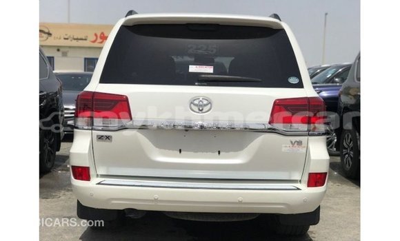 Acheter Import Voiture Toyota Land Cruiser Blanc à Import - Dubai, Kampot Province Acheter Import Voiture Toyota Land Cruiser Blanc à Import - Dubai, Kampot Province