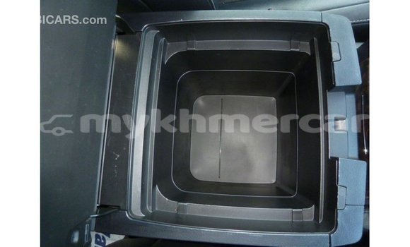 Acheter Import Voiture Toyota Land Cruiser Blanc à Import - Dubai, Kampot Province Acheter Import Voiture Toyota Land Cruiser Blanc à Import - Dubai, Kampot Province