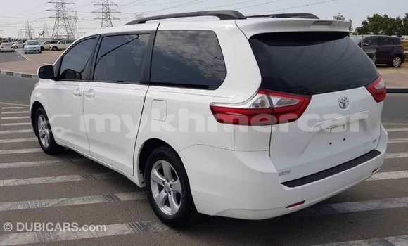 Acheter Import Voiture Toyota Sienna Blanc à Import - Dubai, Kampot Province Acheter Import Voiture Toyota Sienna Blanc à Import - Dubai, Kampot Province