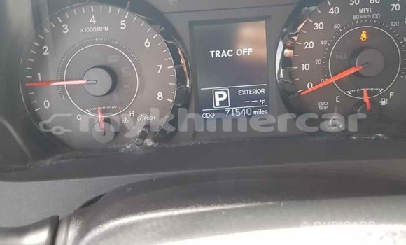 Acheter Import Voiture Toyota Sienna Blanc à Import - Dubai, Kampot Province Acheter Import Voiture Toyota Sienna Blanc à Import - Dubai, Kampot Province