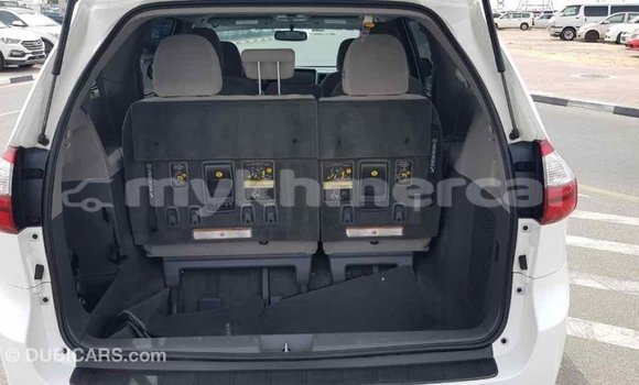 Acheter Import Voiture Toyota Sienna Blanc à Import - Dubai, Kampot Province Acheter Import Voiture Toyota Sienna Blanc à Import - Dubai, Kampot Province