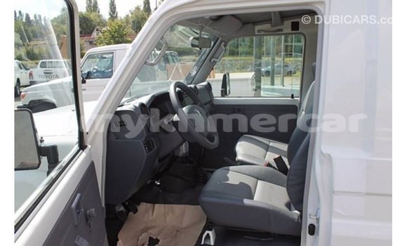 Buy Import Toyota Land Cruiser White Car in Import - Dubai in Kampot Province Buy Import Toyota Land Cruiser White Car in Import - Dubai in Kampot Province