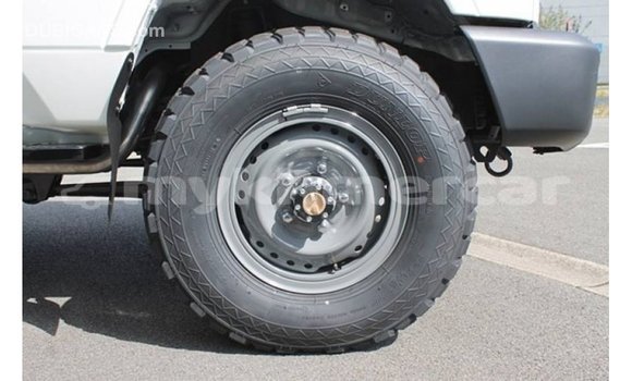 Buy Import Toyota Land Cruiser White Car in Import - Dubai in Kampot Province Buy Import Toyota Land Cruiser White Car in Import - Dubai in Kampot Province