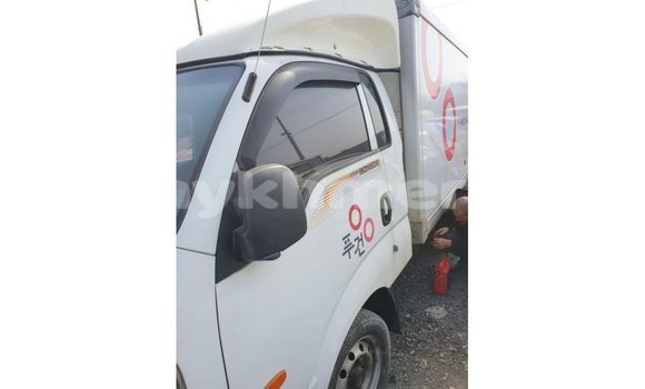 Acheter Import Voiture Kia Rio Blanc à Import - Dubai, Kampot Province Acheter Import Voiture Kia Rio Blanc à Import - Dubai, Kampot Province