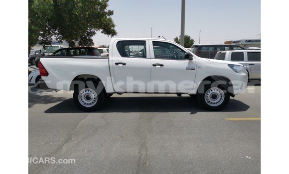 Acheter Import Voiture Toyota Hilux Blanc à Import - Dubai, Kampot Province Acheter Import Voiture Toyota Hilux Blanc à Import - Dubai, Kampot Province