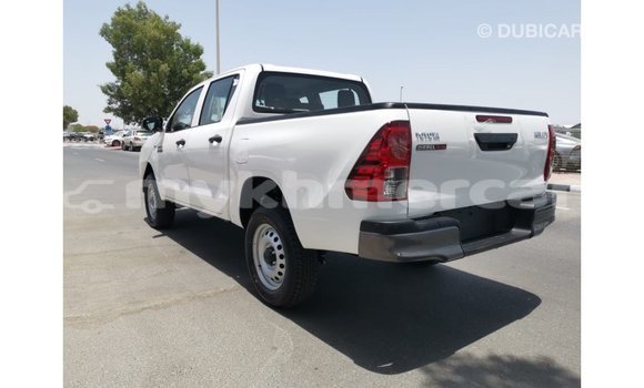 Acheter Import Voiture Toyota Hilux Blanc à Import - Dubai, Kampot Province Acheter Import Voiture Toyota Hilux Blanc à Import - Dubai, Kampot Province
