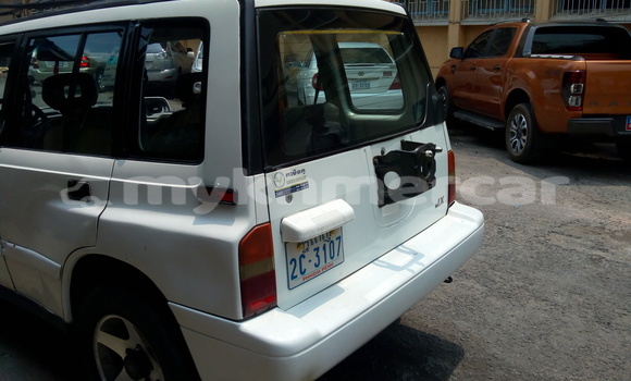 Buy Used Suzuki Sidekick White Car in Siem Reap in Siem Reap Province Buy Used Suzuki Sidekick White Car in Siem Reap in Siem Reap Province