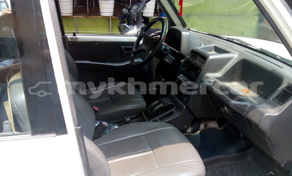 Buy Used Suzuki Sidekick White Car in Siem Reap in Siem Reap Province Buy Used Suzuki Sidekick White Car in Siem Reap in Siem Reap Province