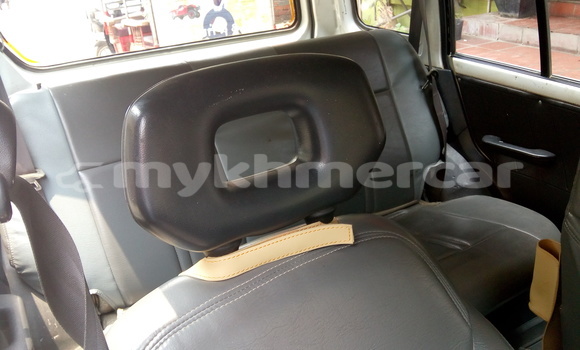 Buy Used Suzuki Sidekick White Car in Siem Reap in Siem Reap Province Buy Used Suzuki Sidekick White Car in Siem Reap in Siem Reap Province