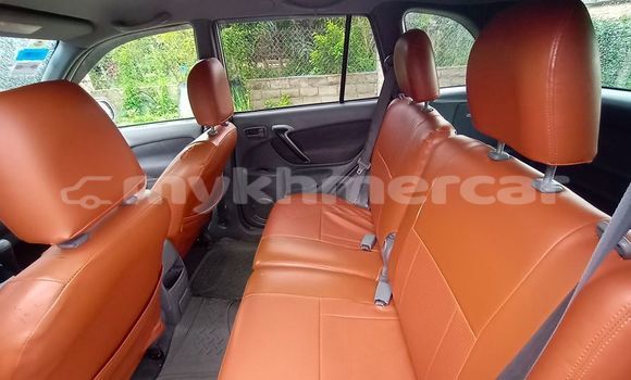 Buy Used Toyota RAV4 Silver Car in Amleang in Kampong Speu Province Buy Used Toyota RAV4 Silver Car in Amleang in Kampong Speu Province