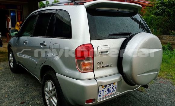 Buy Used Toyota RAV4 Silver Car in Amleang in Kampong Speu Province Buy Used Toyota RAV4 Silver Car in Amleang in Kampong Speu Province