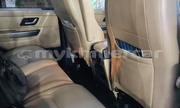 Acheter Occasion Voiture Land Rover Range Rover Sport Gris à Amleang, Kampong Speu Province Acheter Occasion Voiture Land Rover Range Rover Sport Gris à Amleang, Kampong Speu Province