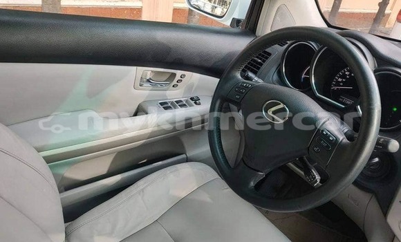 Buy Used Lexus RX White Car in Banlung in Ratanakiri Province Buy Used Lexus RX White Car in Banlung in Ratanakiri Province