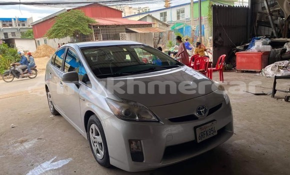 Buy Used Toyota Prius Silver Car in Banlung in Ratanakiri Province Buy Used Toyota Prius Silver Car in Banlung in Ratanakiri Province