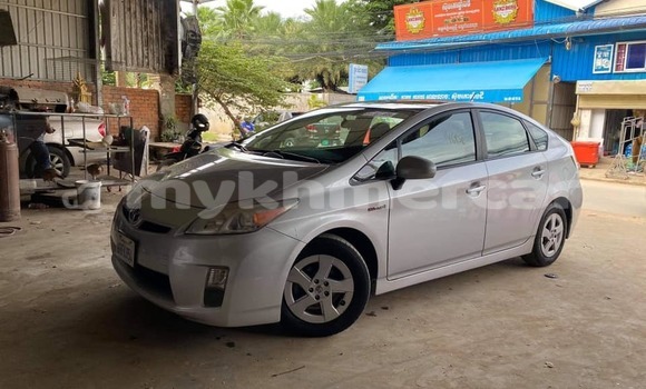Buy Used Toyota Prius Silver Car in Banlung in Ratanakiri Province Buy Used Toyota Prius Silver Car in Banlung in Ratanakiri Province