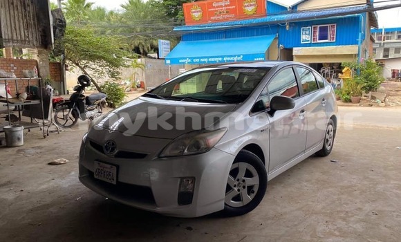 Buy Used Toyota Prius Silver Car in Banlung in Ratanakiri Province Buy Used Toyota Prius Silver Car in Banlung in Ratanakiri Province