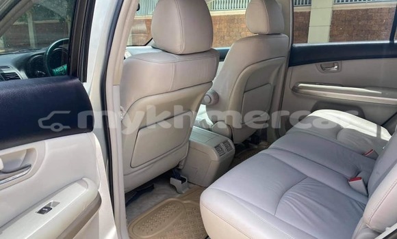 Buy Used Lexus RX Silver Car in Banlung in Ratanakiri Province Buy Used Lexus RX Silver Car in Banlung in Ratanakiri Province