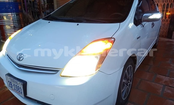 Buy Used Toyota Prius White Car in Banlung in Ratanakiri Province Buy Used Toyota Prius White Car in Banlung in Ratanakiri Province