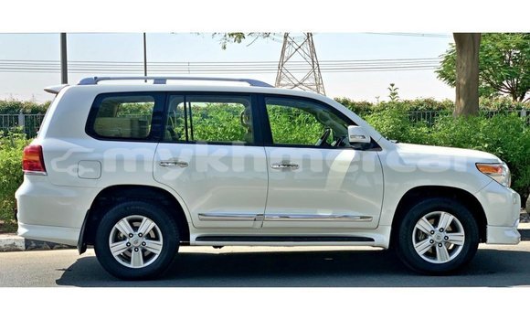 ទិញ នាំចូល Toyota Land Cruiser White ឡាន} ក្នុង Import - Dubai ក្នុង Kampot Province ទិញ នាំចូល Toyota Land Cruiser White ឡាន} ក្នុង Import - Dubai ក្នុង Kampot Province