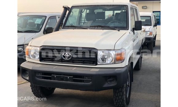Acheter Import Voiture Toyota Land Cruiser Blanc à Import - Dubai, Kampot Province Acheter Import Voiture Toyota Land Cruiser Blanc à Import - Dubai, Kampot Province