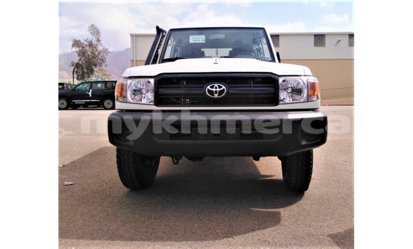 Buy Import Toyota Land Cruiser White Car in Import - Dubai in Kampot Province